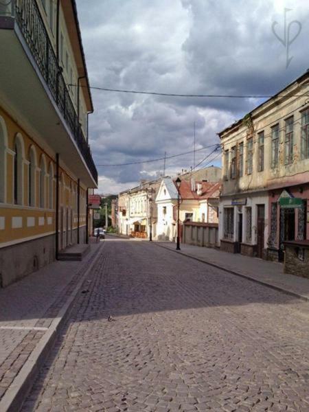 Апартаменти Зарванская стрит 9 Кам'янець-Подільский Екстер'єр фото